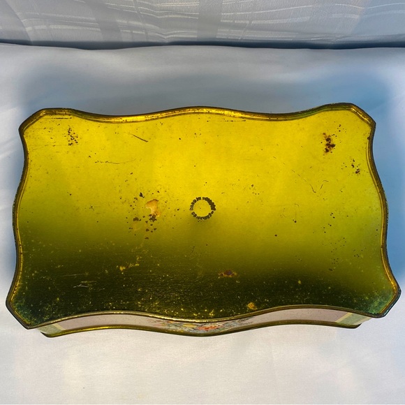 Vintage 1930's tin box container hinge lid embossed raised floral design Holland - Picture 8 of 12